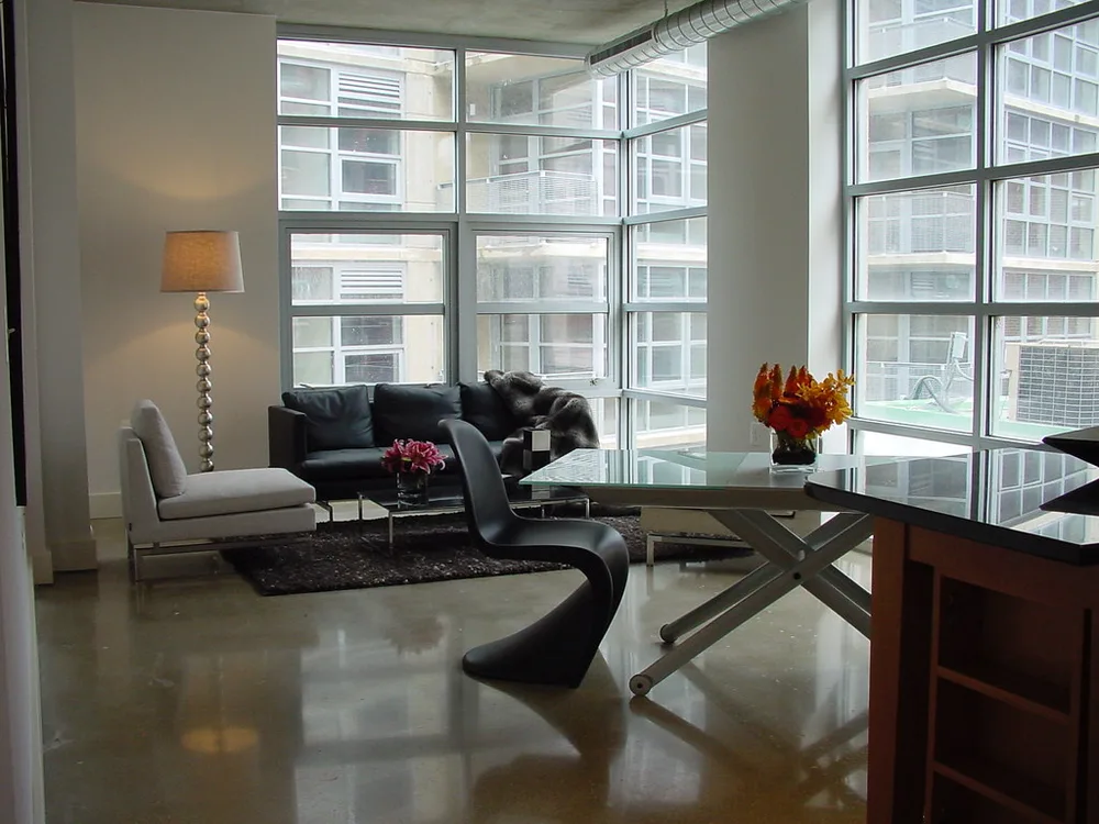 Salón de vivienda tras una reforma integral