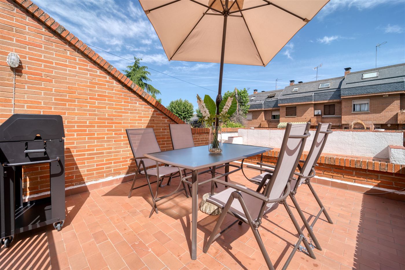Terraza y solárium reformados en Villamartín